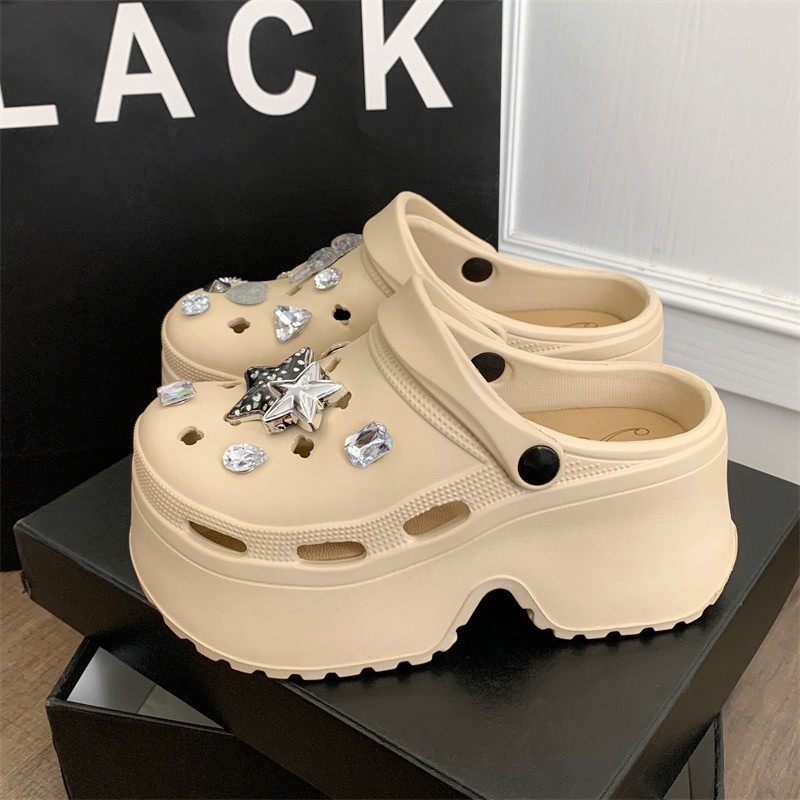 TIKP รองเท้าหัวโต แบบสวม แถมตัวติดโซ่ เสริมส้น 7 cm สีสดใส สวยเท่ มีสายรัดส้น สินค้าพร้อมส่ง