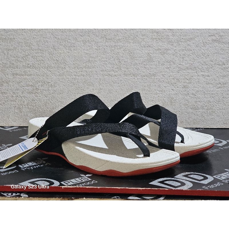 รองเท้าแตะ FitFlop เบานุ่มใส่สบายใส่ได้ทั้งหญิงทั้งชาย