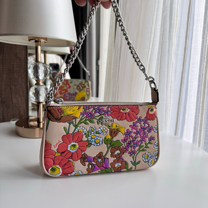 กนะเป๋าNolita 19 Nolita 19 With Floral Print Style No. CR365