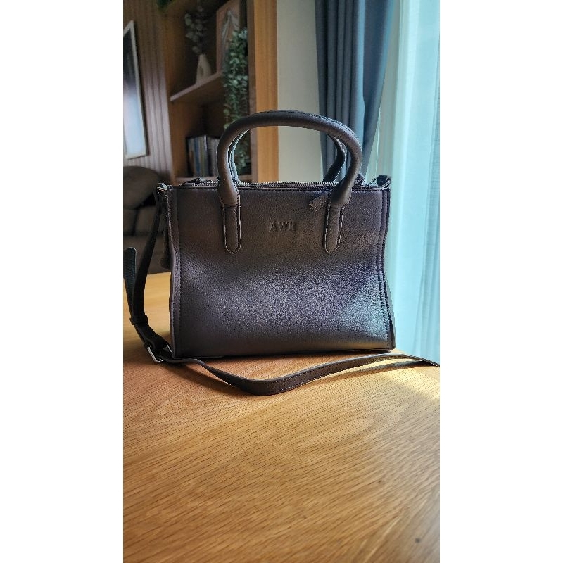 กระเป๋าหนังแท้ awarin รุ่น Mantis สีเทา สภาพดีมาก