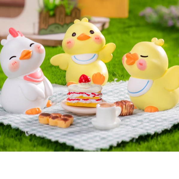 เป็ดน้อยนั่งปิคนิค (ราคา/1ชิ้น) ตุ๊กตาแต่งสวน จัดสวนถาด โมเดล ตกแต่งบ้าน พร็อพถ่ายรูป