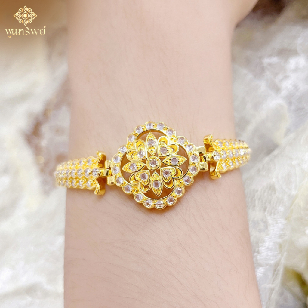 ส่งฟรี สร้อยข้อมือเพชรซีกขาวฉลุหัวใจ เครื่องประดับไทย พูนทรัพย์ มีใบรับประกัน HD114H200
