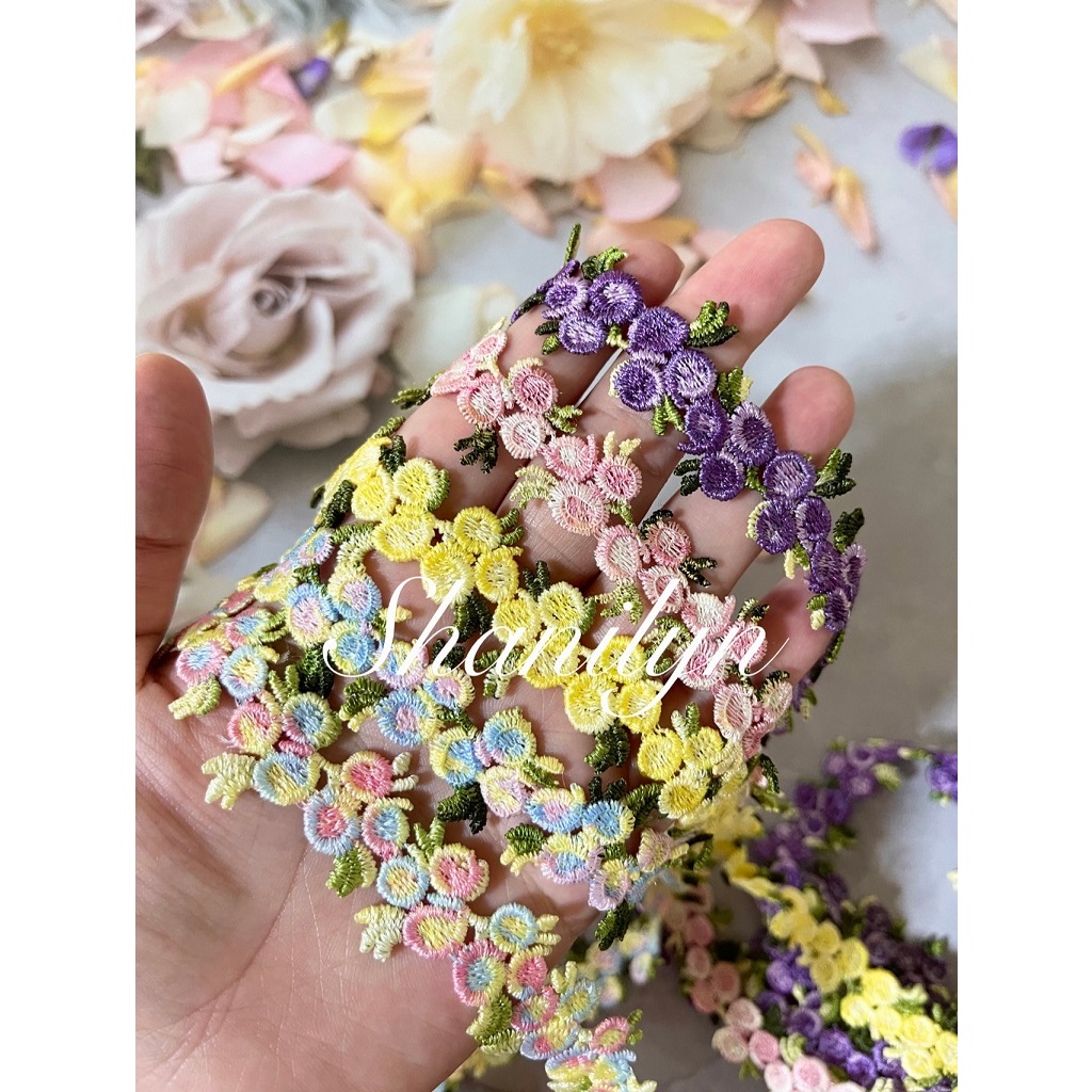 ลูกไม้ (อัลบั้ม 32/36) ดอกปักจริง ไล่สีสวยมาก ลูกไม้แต่งขอบ ราคาต่อหลา ลูกไม้ตกแต่ง ผ้าตกแต่ง ราคาต่อหลา ตกแต่งเสื้อผ้า