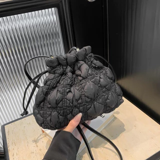 (พร้อมส่ง)Su190 สไตล์ใหม่ ทรงจีบ Cloud ไหล่ กระเป๋าRhombus Drawstring จีบกระเป๋าสําหรับผู้หญิง Cloud Crossbody