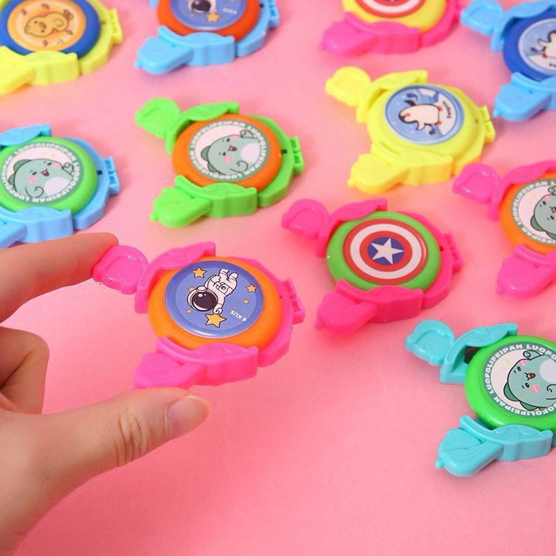 พร้อมส่ง จานร่อน จานร่อนลายการ์ตูน ขนาดเล็ก แบบหมุนได้ ของเล่นเด็ก เหมาะกับของขวัญ สําหรับเด็กอนุบาล