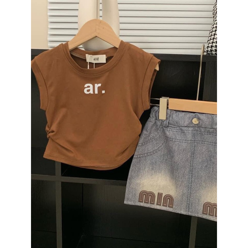 #พร้อมส่ง ชุดเซ็ตกระโปรง 𝗺𝗶𝘂 𝗺𝗶𝘂 น่ารักมินิมอล ถูกใจคุณลูกแน่นอนจ้า #ยีนส์ไม่แท้ #ผ้าดีเว่อร์