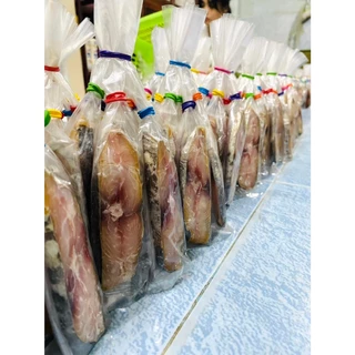 ปลาอินทรีเค็ม ช่อละ8ชิ้น และ ช่อละ 5ชิ้น ปลาอินทรีย์ทำจากในเรือ น้ำหนักต่อช่อ 220-300 กรัม คละชิ้น หอมอร่อย ราคาถูก