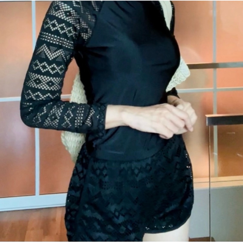 Lace Monaco บอดี้สูทชุดว่ายน้ำลูกไม้ พรางต้นแขน พรางพุง พรางเป้า