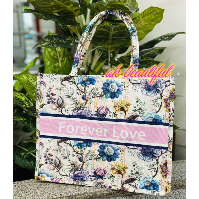 กระเป๋าสะพายสวยๆ ใบใหญ่จุของได้เยอะ ผ้าหนา ไม่บาง แข็งแรงทนทาน ( ร้านถ่ายเองจากสินค้าจริง )