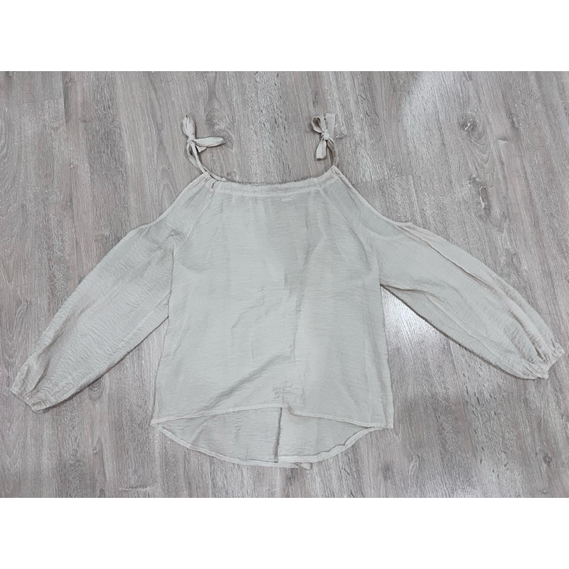 Used - เสื้อโชว์ไหล่ Topbasix