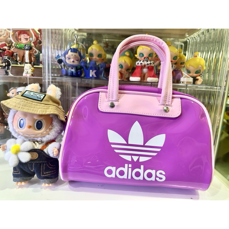สินค้าใหม่ Adidas Adicolor Mini Bowling bag กระเป๋า adidas หนังแก้ว พร้อมสายยาวสำหรับสะพายข้าง สีชมพ