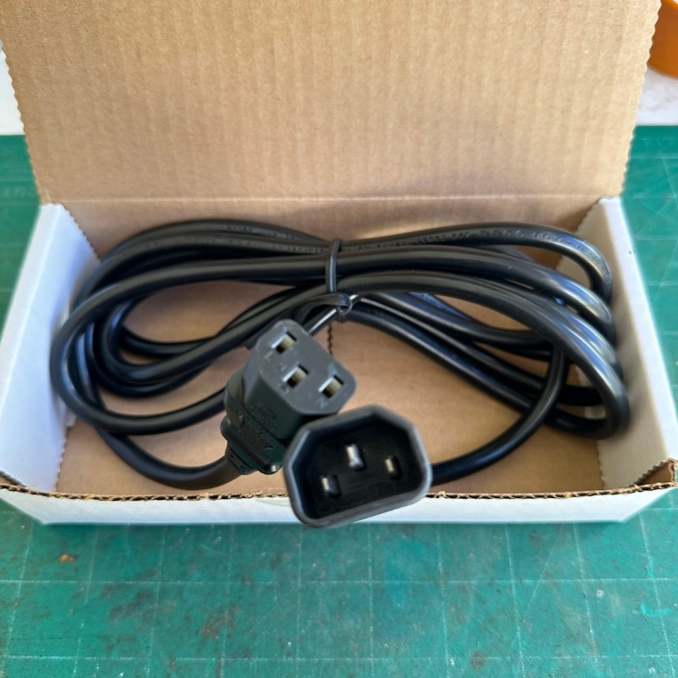 AP9870 สายไฟ APC Power Cord, C13 to C14, 2.5m, Output cable 10A