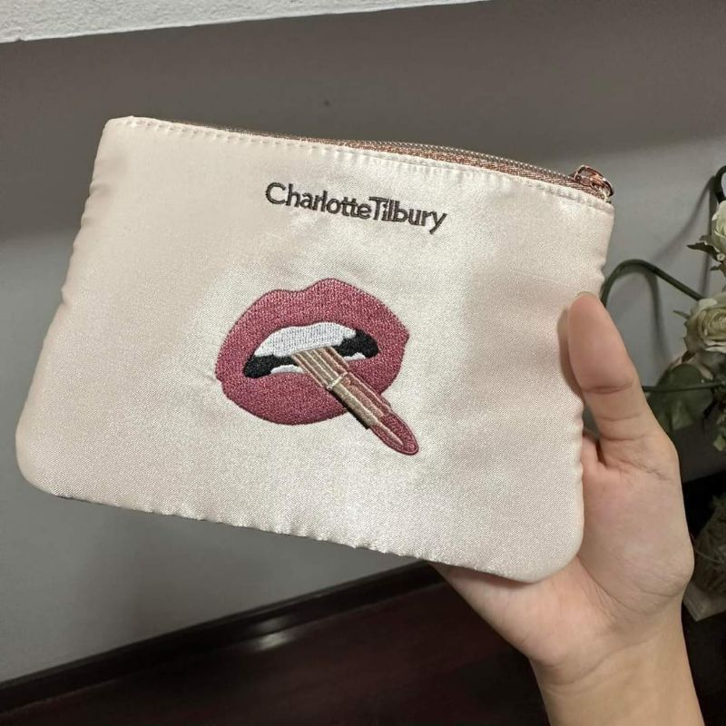 กระเป๋าเครื่องสำอาง Charlotte Tilburyขนาด 13x18 cm. ป้ายไทย