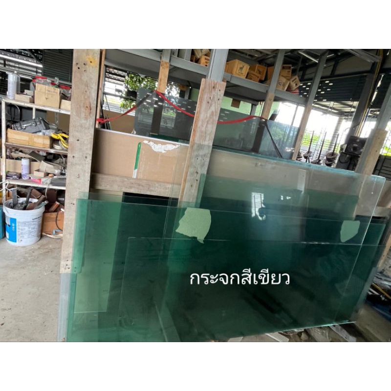 แผ่นกระจกหนา 3 มิล-5 มิล สีเขียวใส ใช้ทำเป็นตู้โชว์ของ,โมเดล,ตู้ปลา,กระจกกรอบรูป,ชั้นวางพระ และอื่นๆ