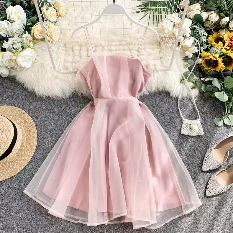 ตาข่ายสีขาวหวานแขวนคอหญิงสาวกระโปรงสั้นตัวอักษรเกาหลีเซ็กซี่แสดงผอมชุดไหล่ปิด