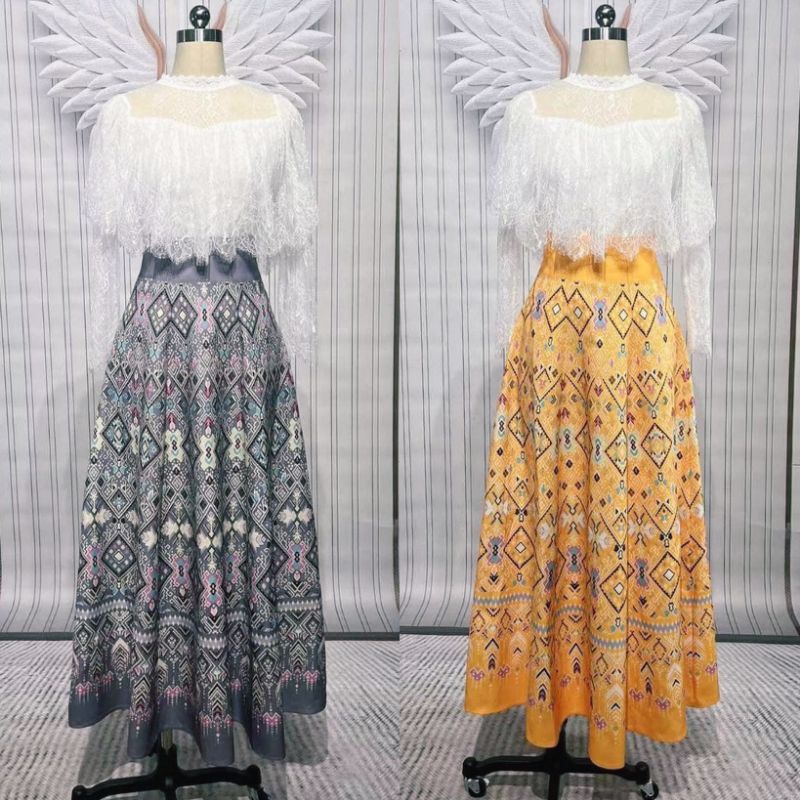 ป้าย Chalita เซ็ตเสื้อลูกไม้แขนยาว พร้อมกระโปรงลายไทยม่วง