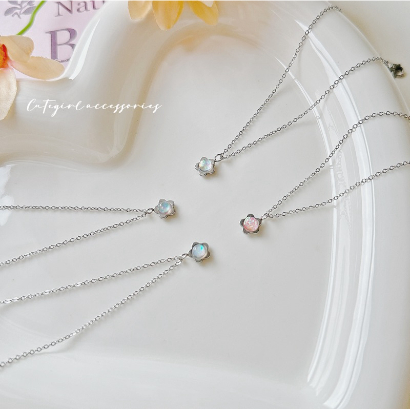 SJ056 สร้อยคอสแตนเลสจี้ดอกไม้เรซิ่น 🌼💐 [ แจ้งเบอร์สีดอกไม้ในแชทนะคะ ]