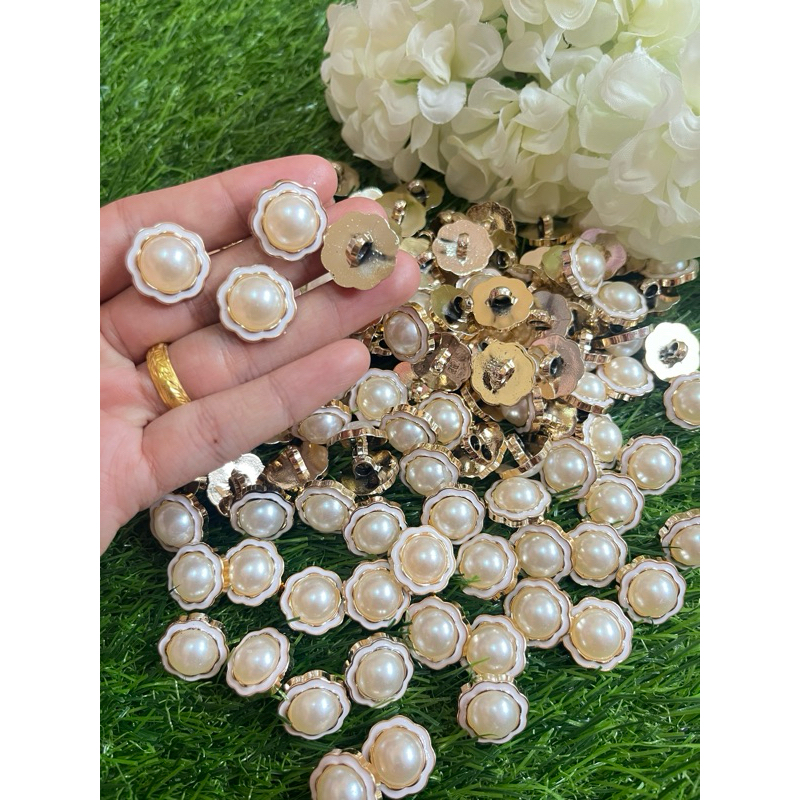 กระดุม กระดุมดอกไม้ 18มิล 50เม็ด120บาท
