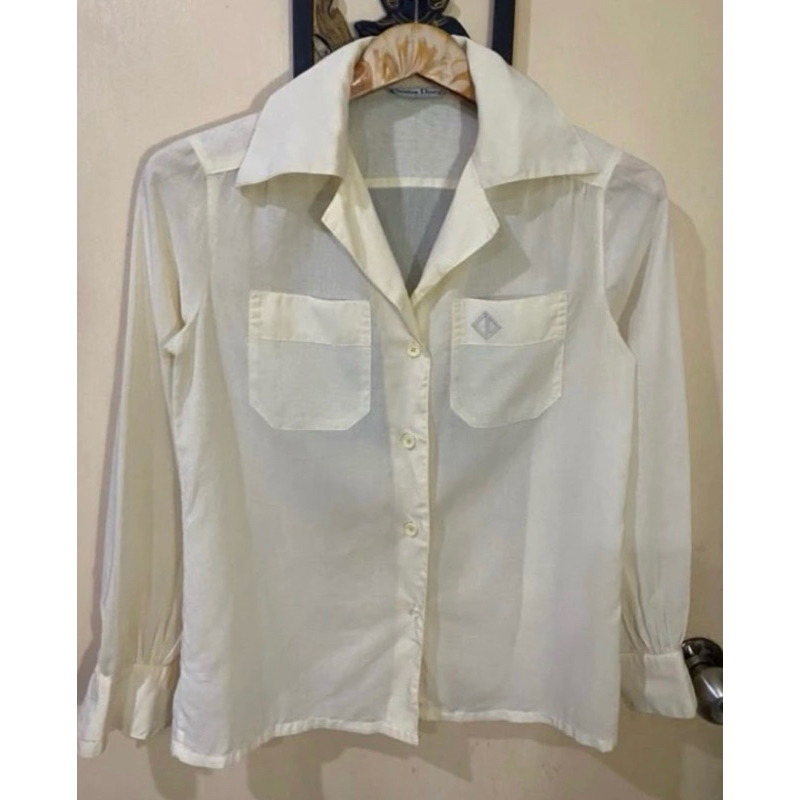 เสื้อเชิ้ตผู้หญิง Christian Dior แท้ มือสอง สีเบจ/เหลืองอ่อน อก 37 Women shirt beige/yellow size S