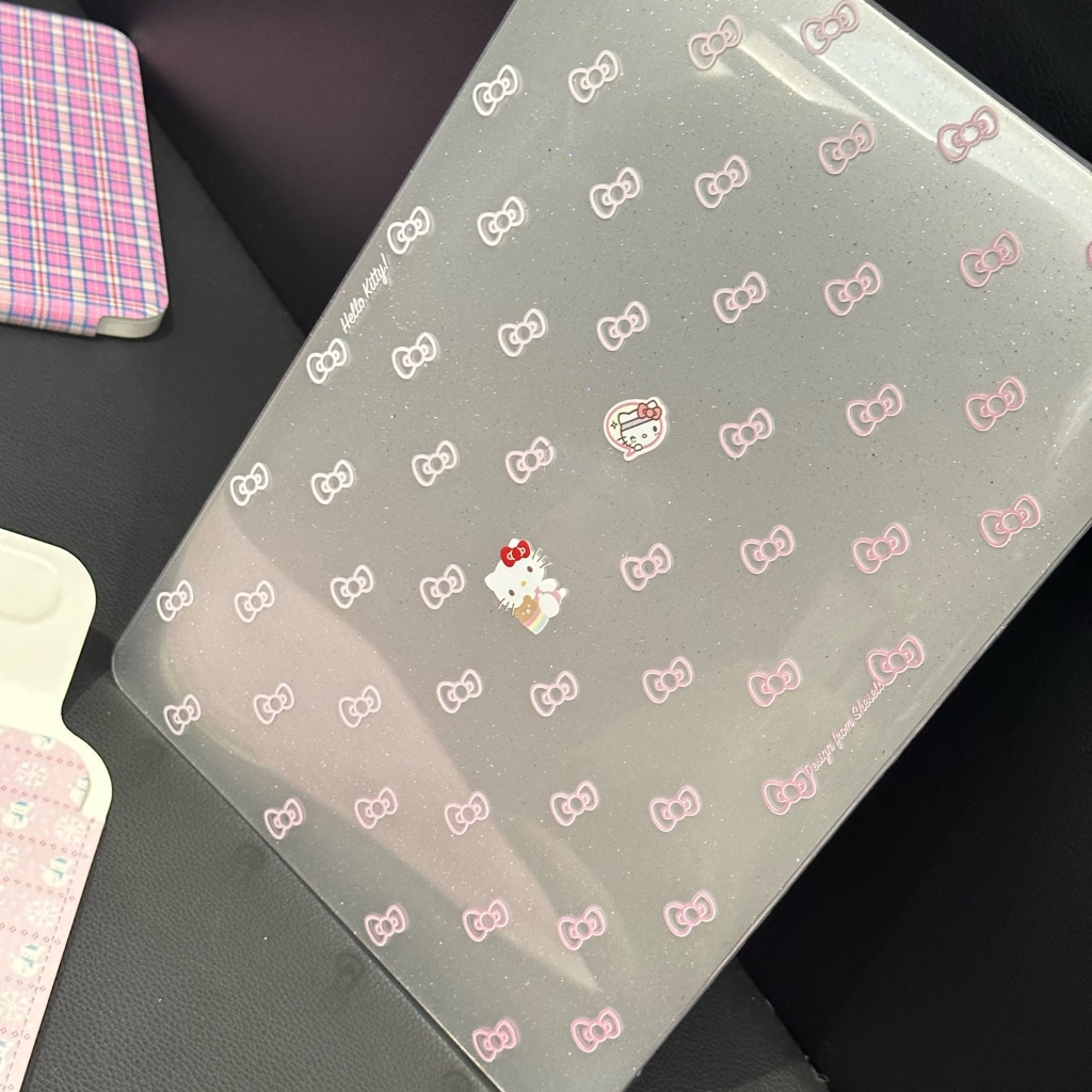 Shesell พร้อมส่ง✨เคส macbook(Glitter)hello kitty Ribbon Air13 Pro13 เคสสำหรับแมคบุ๊คใส A3241 A2681