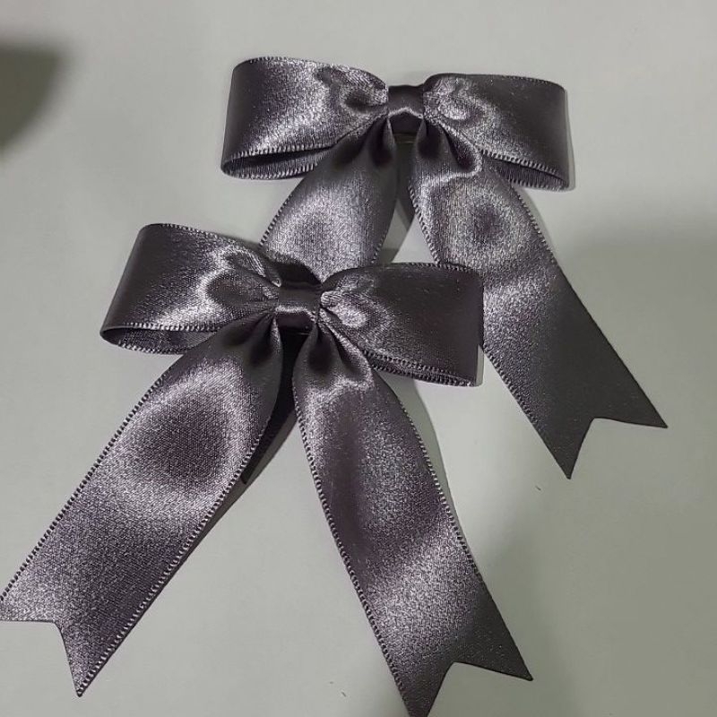 โบว์นักเรียนผ้าต่วนสีเทาเกาหลี ขนาด 1 นิ้ว ขายเป็นคู่ - รูปที่ 2