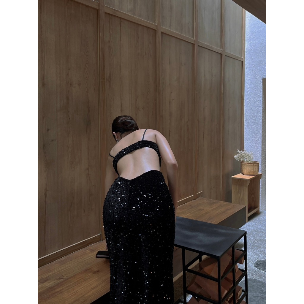 lily Dress - เดรสสายเดี่ยวปักเลื่อม