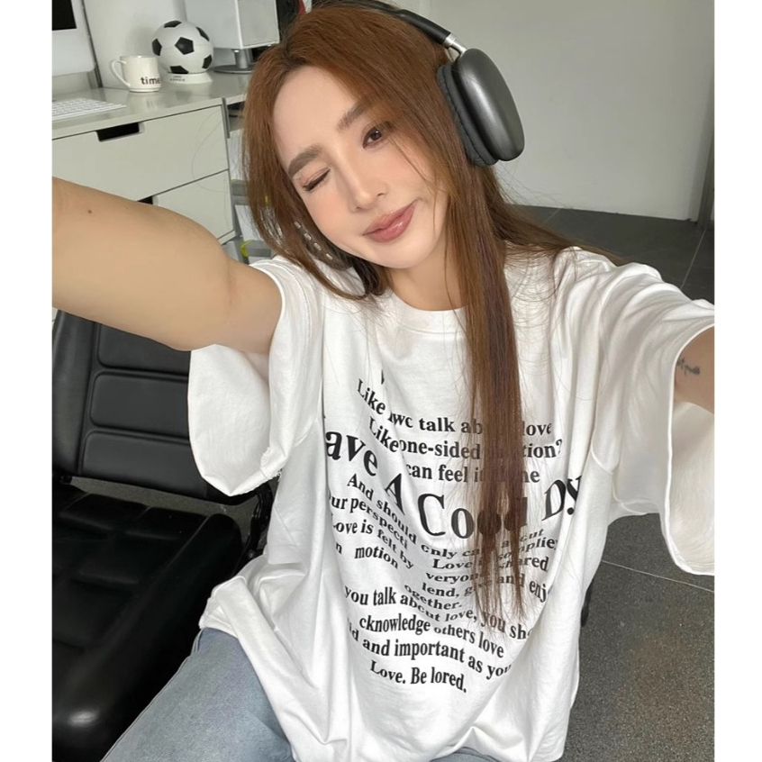 เสื้อยืดพิมพ์ลายตัวอักษรสำหรับผู้หญิง เวอร์ชั่นเกาหลี เสื้อแขนสั้นลำลองทรงหลวมความยาวกลาง มี 2 สี