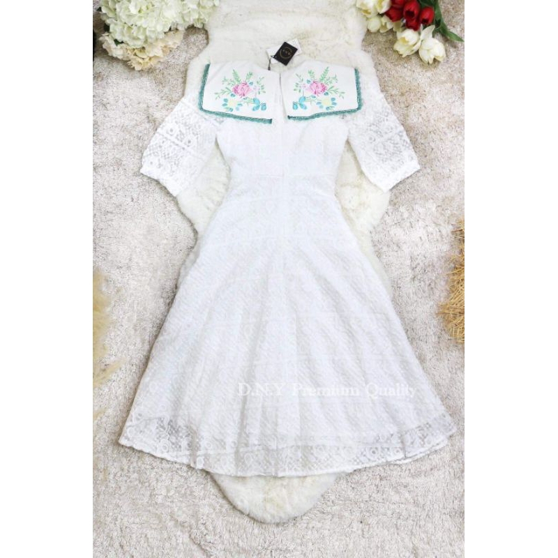 เดรสขาวออกงาน!!! M-4XL Maxi Dress เดรสสีขาวผ้าปักแขนศอกแต่งปกไหล่พิมพ์ลายดอกไม้ งานป้าย DNY - รูปที่ 4