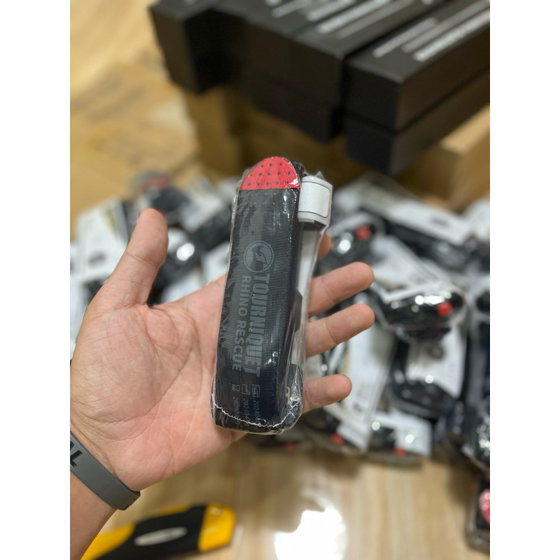 ทูนิเก้ สายรัดห้ามเลือด Rhino Rescue ก้านโลหะ