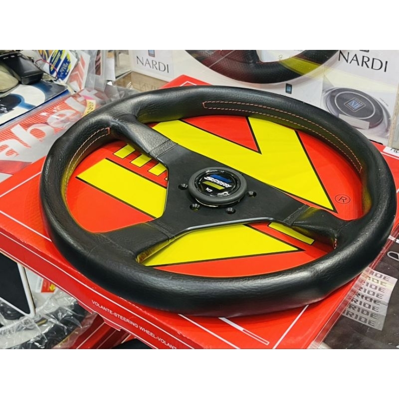 พวงมาลัย มือสอง MOMO Spoon Gen 2 แท้ สภาพสวย Second hand steering wheel MOMO Spoon Gen2