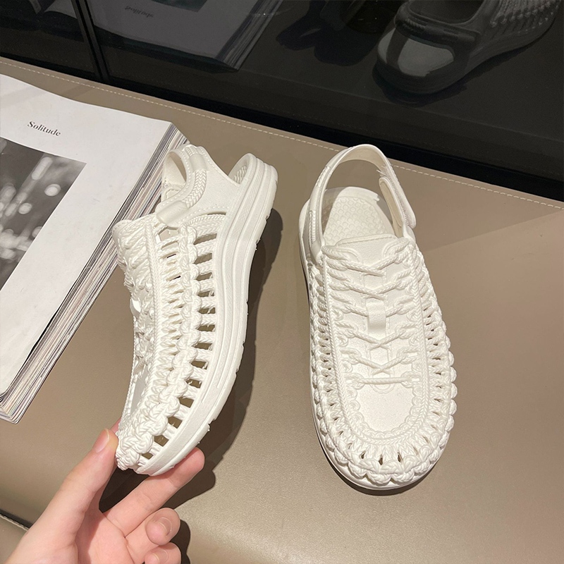 LGShoes คอลเลคชั่นใหม่ รองเท้ายางงานรัดส้น ดีไซน์สวยมาก งานยอดฮิตของยุคนี้ วัสดุคุณภาพดี มีกันลื่นให้ด้วย เห็นแบบนี้ราคา