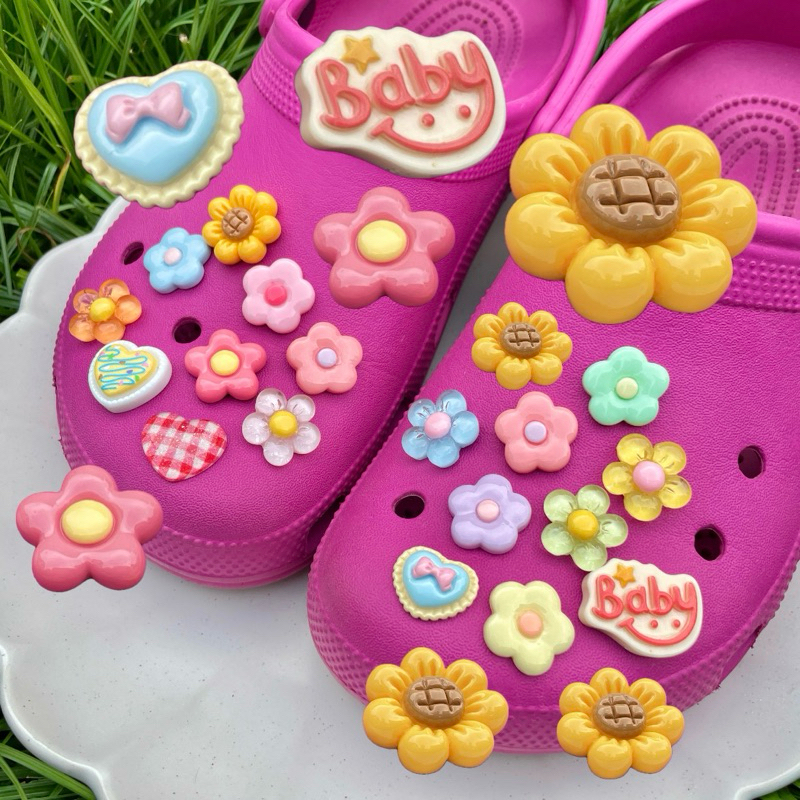 Baby Flower Jibbitz✨🌼🛋️  : หมุดติดรองเท้า - 0001