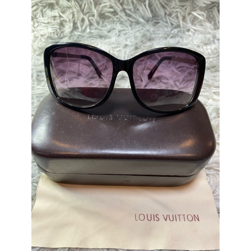 ❌ขายแล้ว❌ LV Glitter Lame Sunglasses (รูปถ่ายจากสินค้าจริง)มือ✌🏿