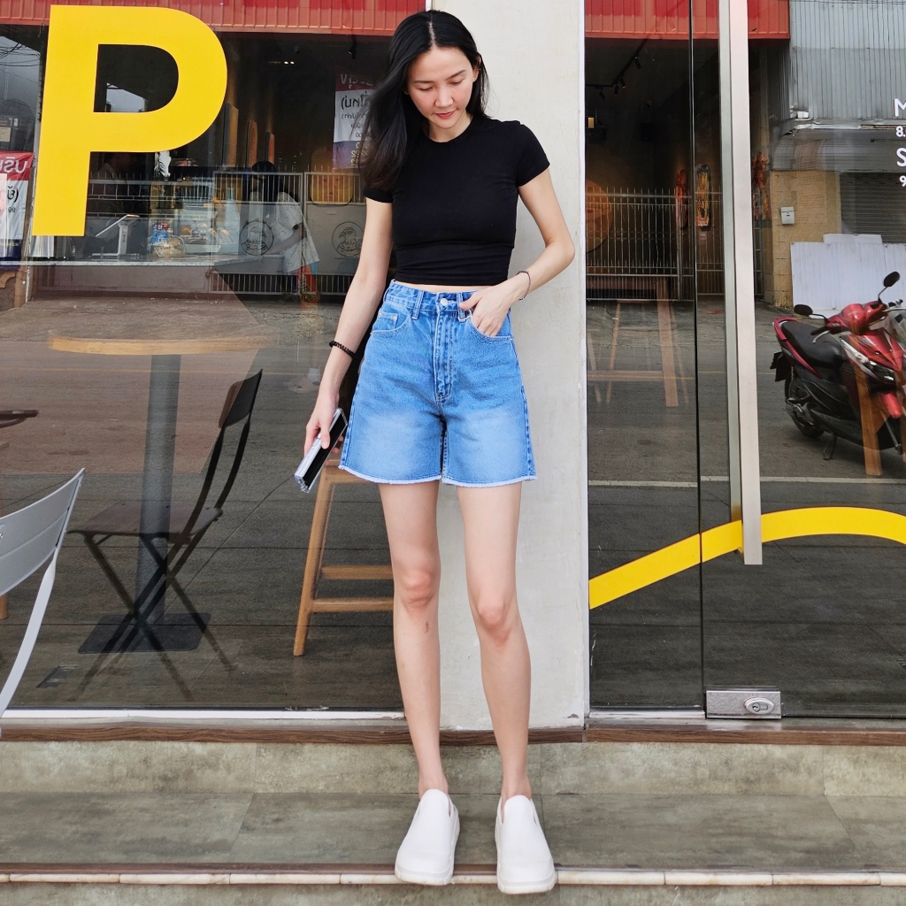 กางเกงยีนส์เอวสูงขาสั้น รุ่น Cuty Jeans