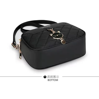 กระเป๋าสะพายข้างน่ารัก มีสามช่อง สามารถจุของได้เยอะ หนังpu