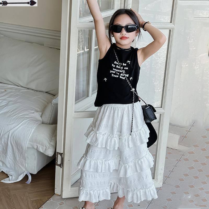(ขายแยกชิ้น)(**พร้อมส่งจากในไทย**) NO.750 เสื้อกล้ามสีดำ สกรีนอักษรสีขาว NO.749 กระโปรงยาวสีขาว แต่งชั้น