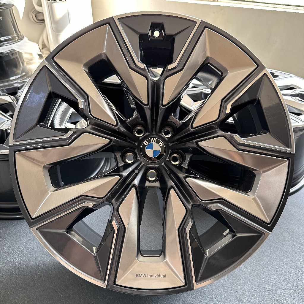 ล้อเดิมล้อ BMW G70 i7 909M 21นิ้ว