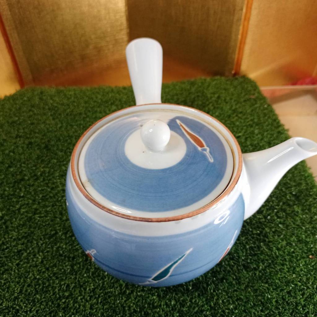 Teapot Kyusu Takoname Kyushu JAPANESE Chili grain pattern, blue background