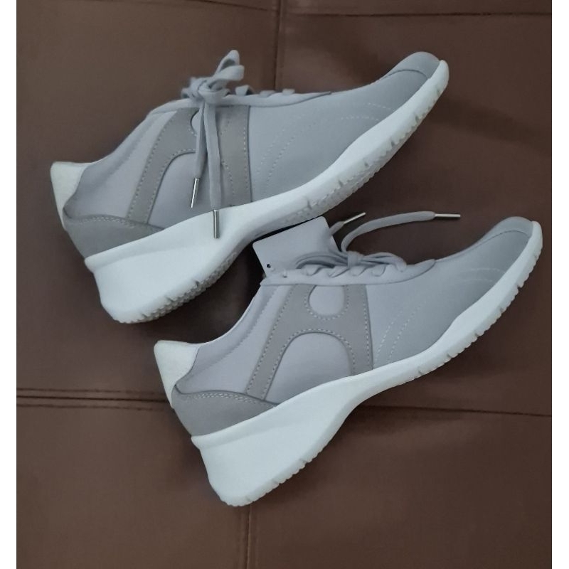 รองเท้าผ้าใบส้นสูง 5 ซม. hawkins แบรนด์สเปน