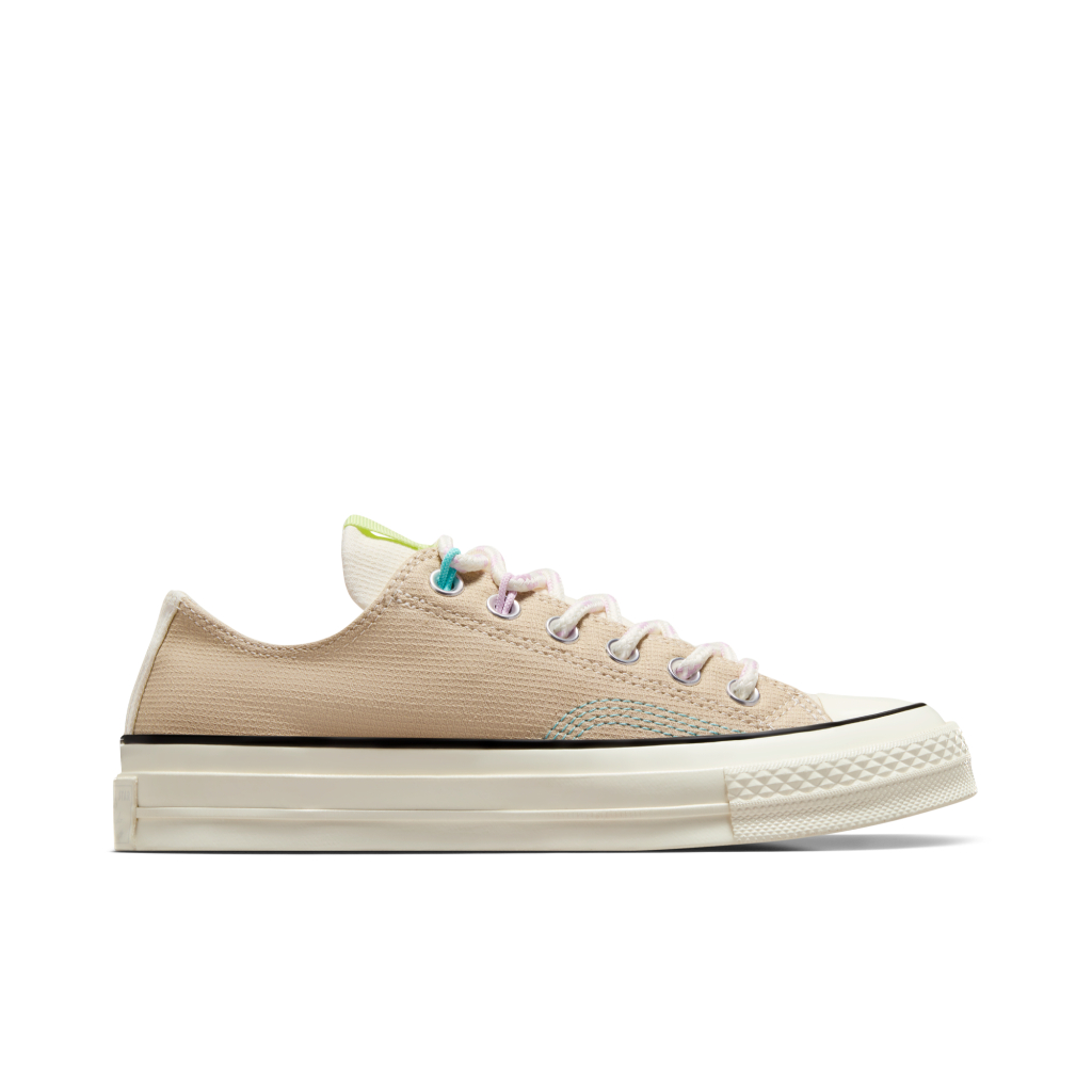 CONVERSE รองเท้าผ้าใบ รุ่น CHUCK 70 HIDE AND SEEK OX CREAM A07598CF_U4CMXX
