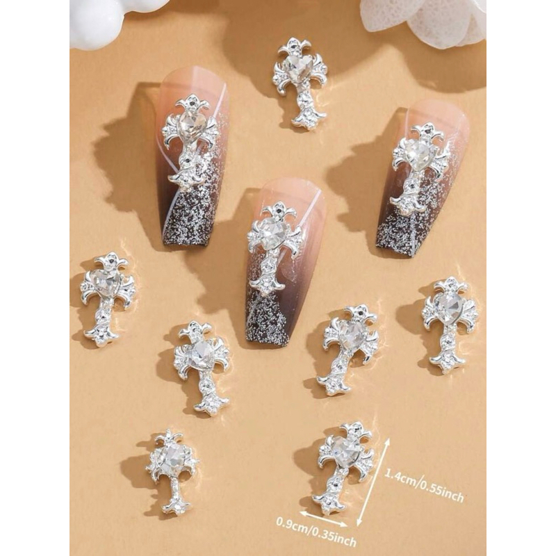 AC.592 ร้านไทย 🇹🇭🇹🇭🇹🇭ขายปลีก 1 ชิ้น พร้อมส่ง อะไหล่แต่งเล็บ สีเงิน รูปไม้กางเขนประดับเพชรแวววาว