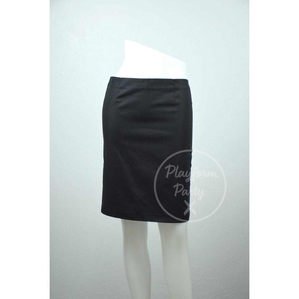 (สินค้าราคาโรงงาน) กระโปรงนักศึกษาเอวต่ำ ผ่าหลัง สีดำ เอว 27 - 34 นิ้ว ยาว 20 นิ้ว มือ 1