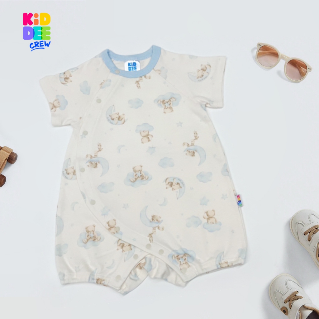 KiddeeCrew ชุดหมีเด็ก สีครีมก้อนเมฆหมีฟ้า ชุดรอมเปอร์ ลายน่ารักทั้งตัว ให้ความรู้สึกพองๆ น่ารักๆ