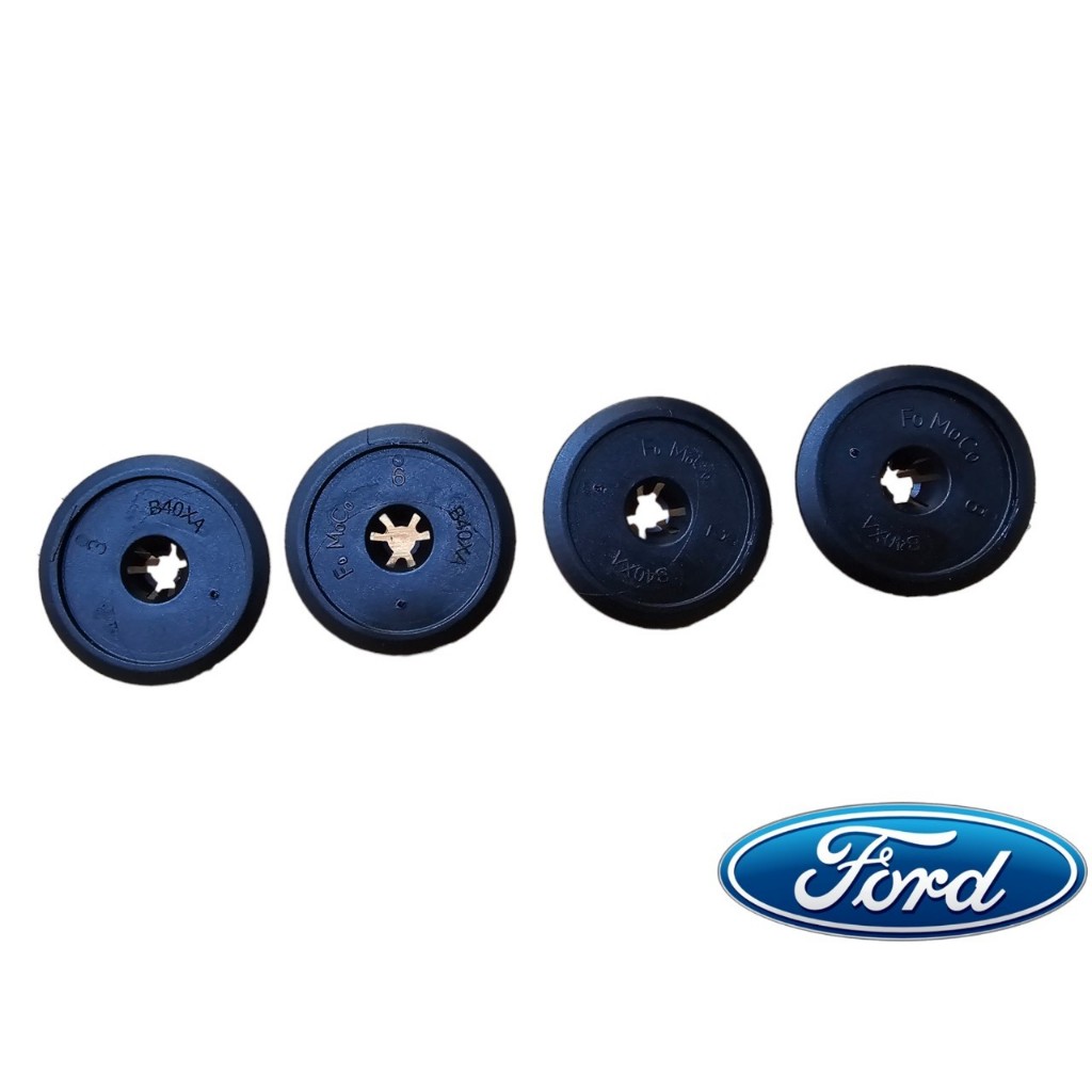 [แท้จากศูนย์ฟอร์ด] ปลั๊กยึดพลาสติกซุ้มล้อหลัง 4 ชิ้น FORD (W711304S300)