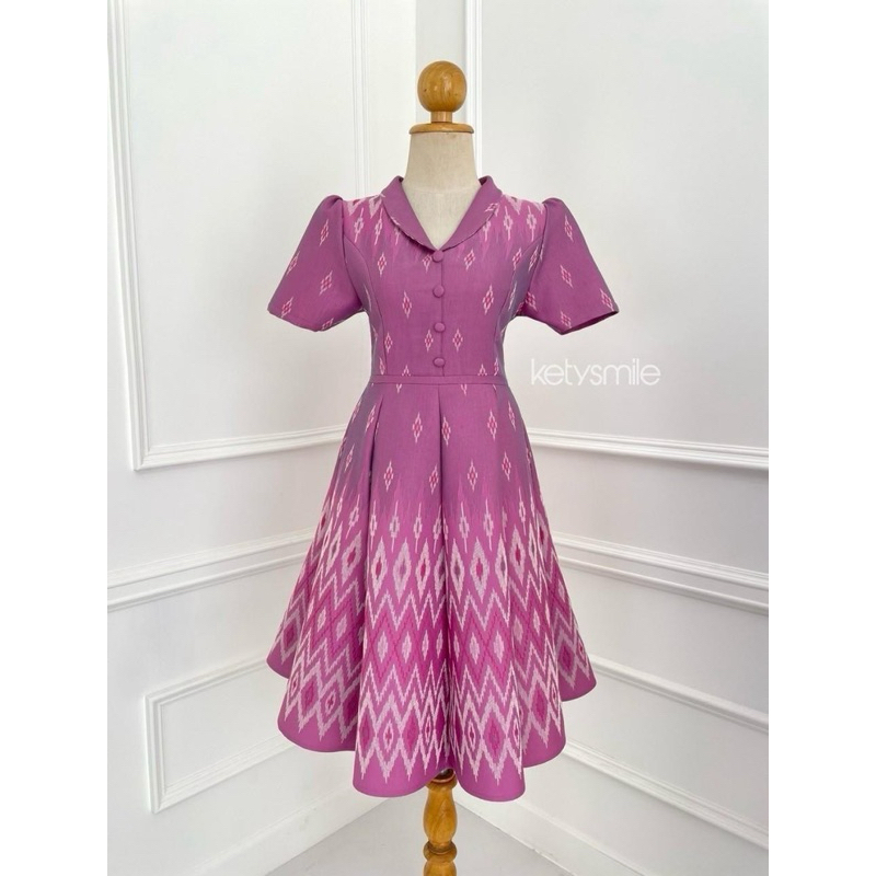 ชุดเดรสผ้าทอคอปกแต่งกระดุมปั้ม.N608 (อก32-40)