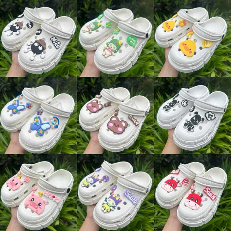 💦พร้อมส่ง💦 (เท้าอวบอูมแนะนำให้เผื่อ 1 Size) รองเท้าหัวโต รองเท้าแฟชั่น ทรงรถถัง ติดตัวการ์ตูนน่ารักๆ พื้นสูง 4 ซม.