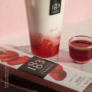 1883 น้ำเชื่อมกลิ่นสตรอเบอร์รี่ | STRAWBERRY SYRUP 1000 ml. (SKU 1644)