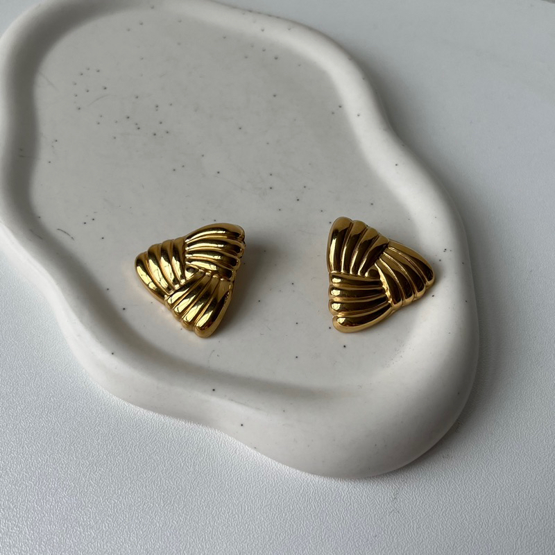 Adore- Triangle shell gold earring