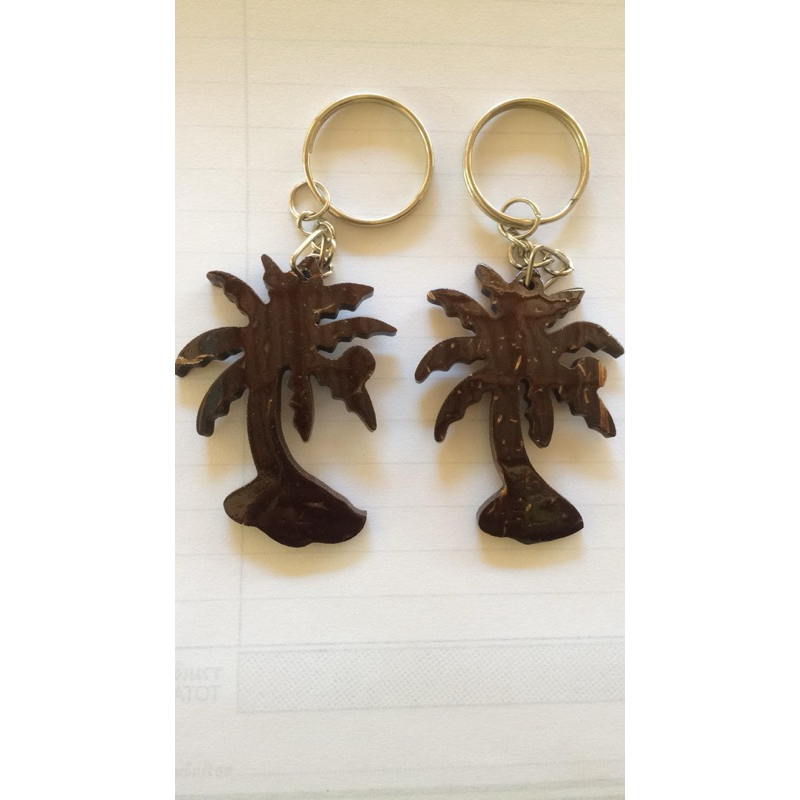 พวงกุญแจต้นมะพร้าวทำจากกะลามะพร้าว