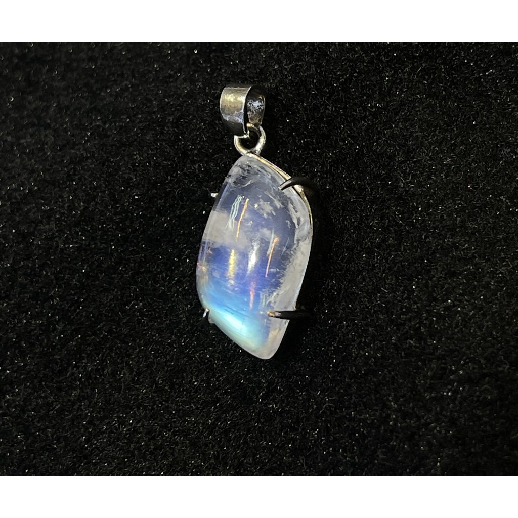 Natural  Moonstone Pendant 925 Silver